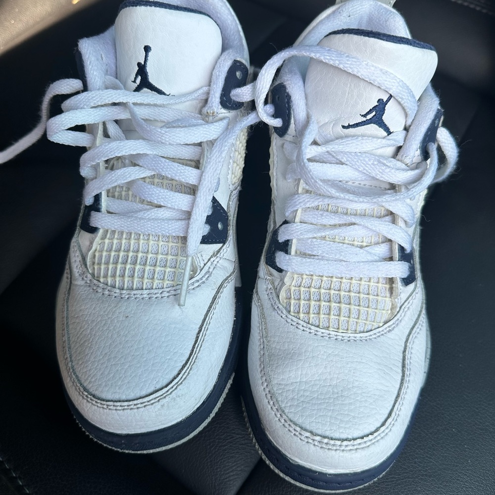 Retro 4 blue and white Jordan